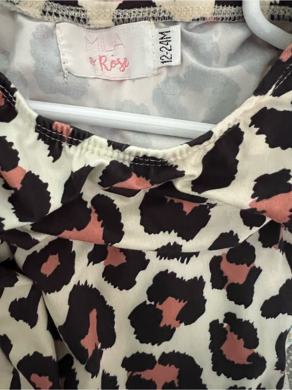 Mila & Rose Leopard Print Flutter-Sleeve Baby bodysuit in leopard print - Picture 3 of 3
